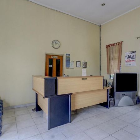 Oyo Life 90159 Puri Asoka Guest House Semarang Buitenkant foto