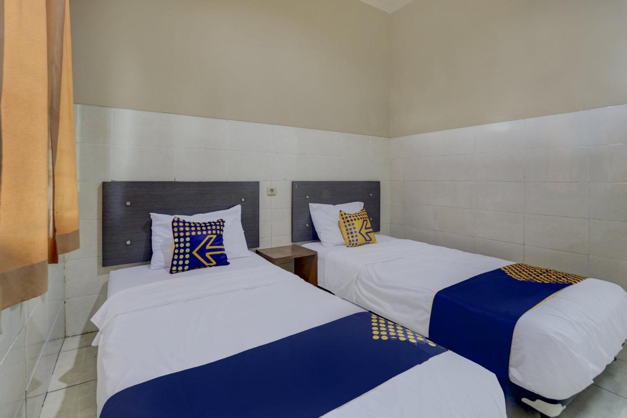 Oyo Life 90159 Puri Asoka Guest House Semarang Buitenkant foto
